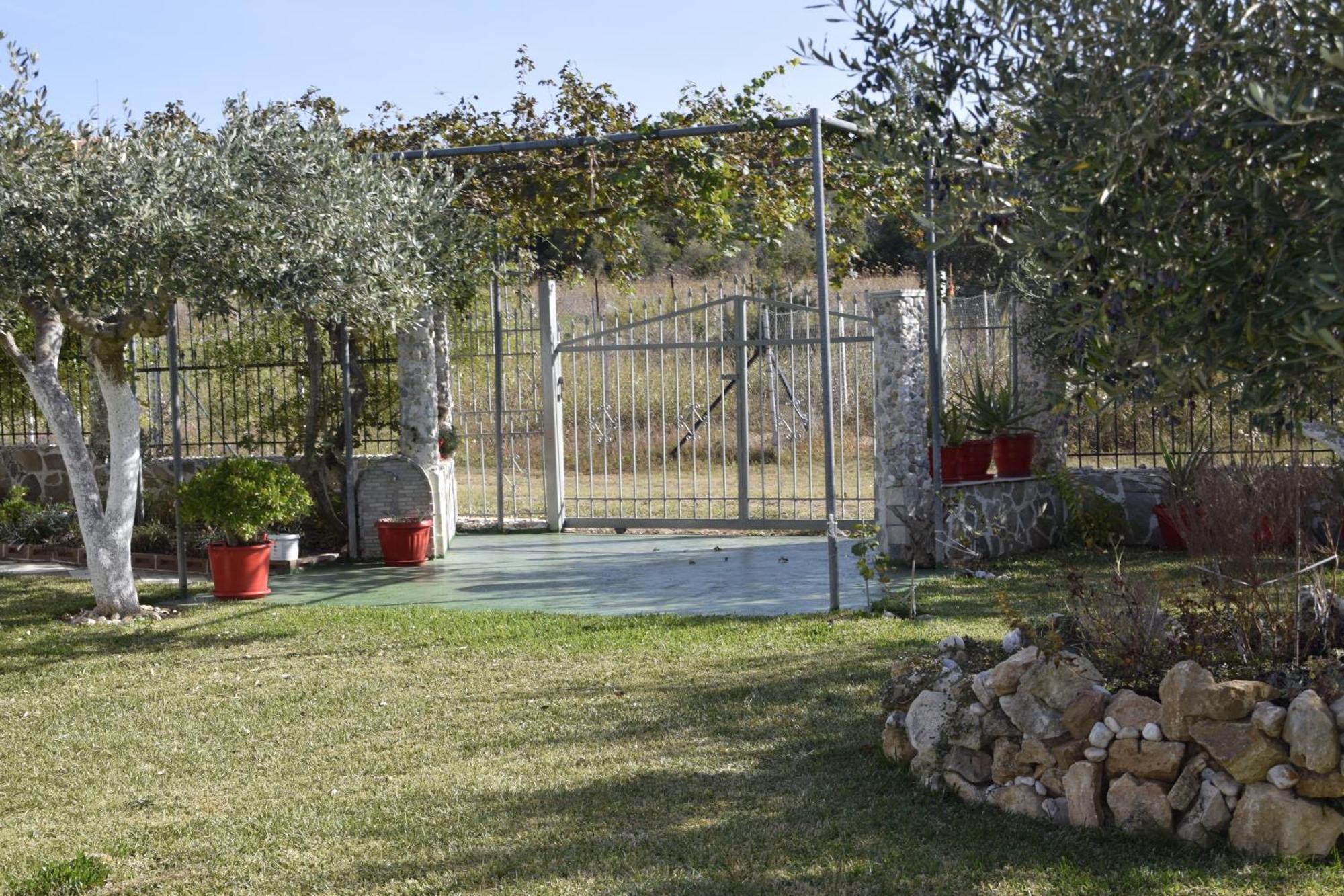 Вилла Amarantos Beautiful Garden House Metokhion Patriotikon Экстерьер фото